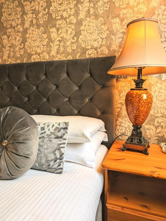 Brookside & Restaurant ,suitable For Solo Travelers, Couples, Families, Groups Education Trips & Contractors Welcome 3*