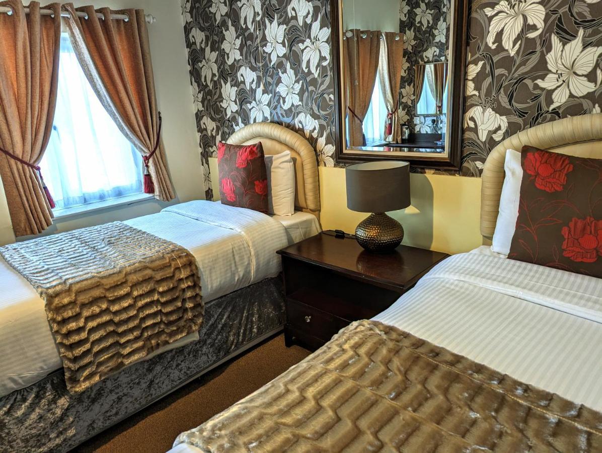 Brookside & Restaurant ,suitable For Solo Travelers, Couples, Families, Groups Education Trips & Contractors Welcome Chester