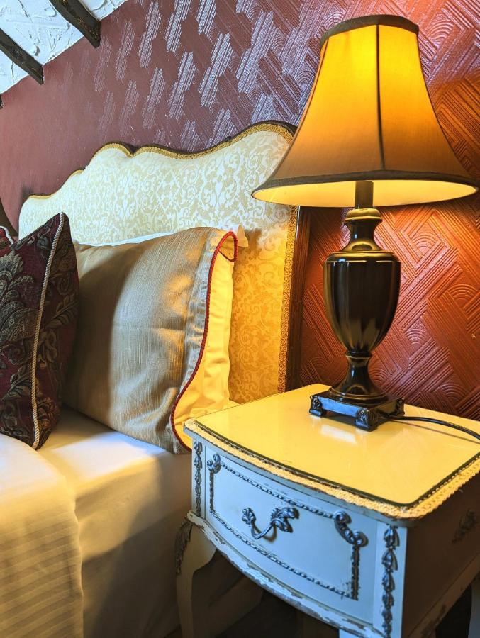 Brookside & Restaurant ,suitable For Solo Travelers, Couples, Families, Groups Education Trips & Contractors Welcome 3* Chester