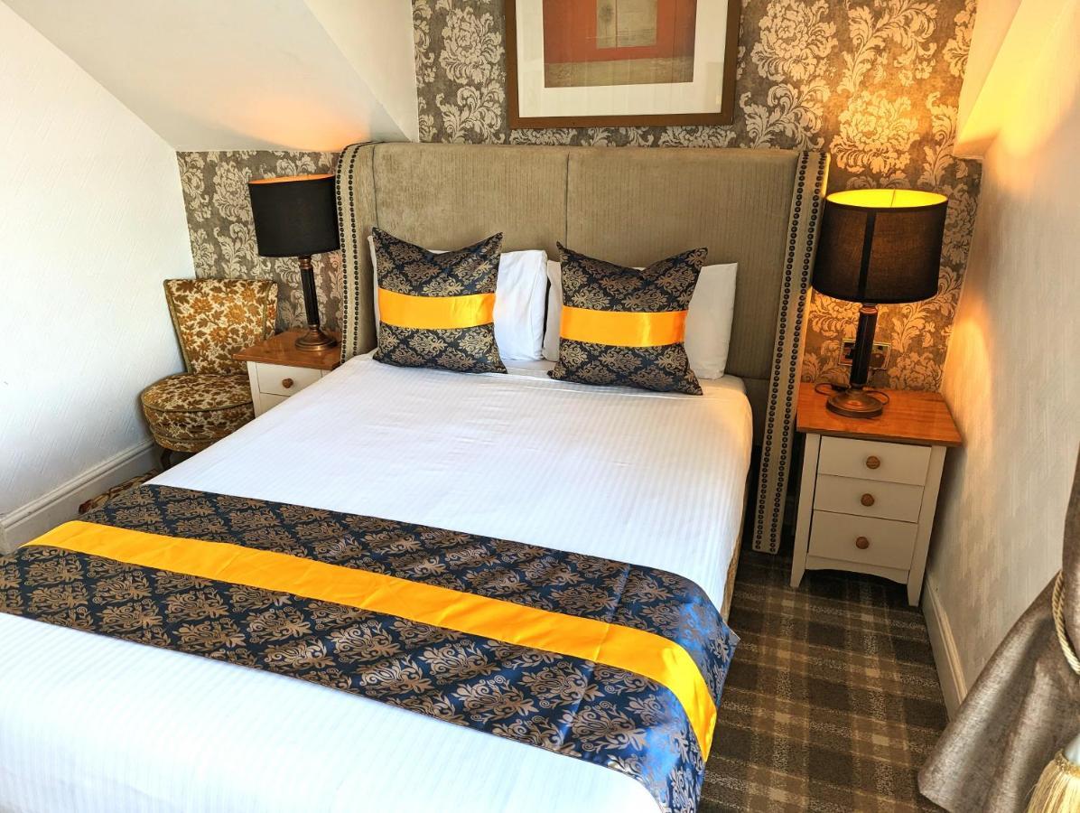 Brookside & Restaurant ,suitable For Solo Travelers, Couples, Families, Groups Education Trips & Contractors Welcome 3* Chester