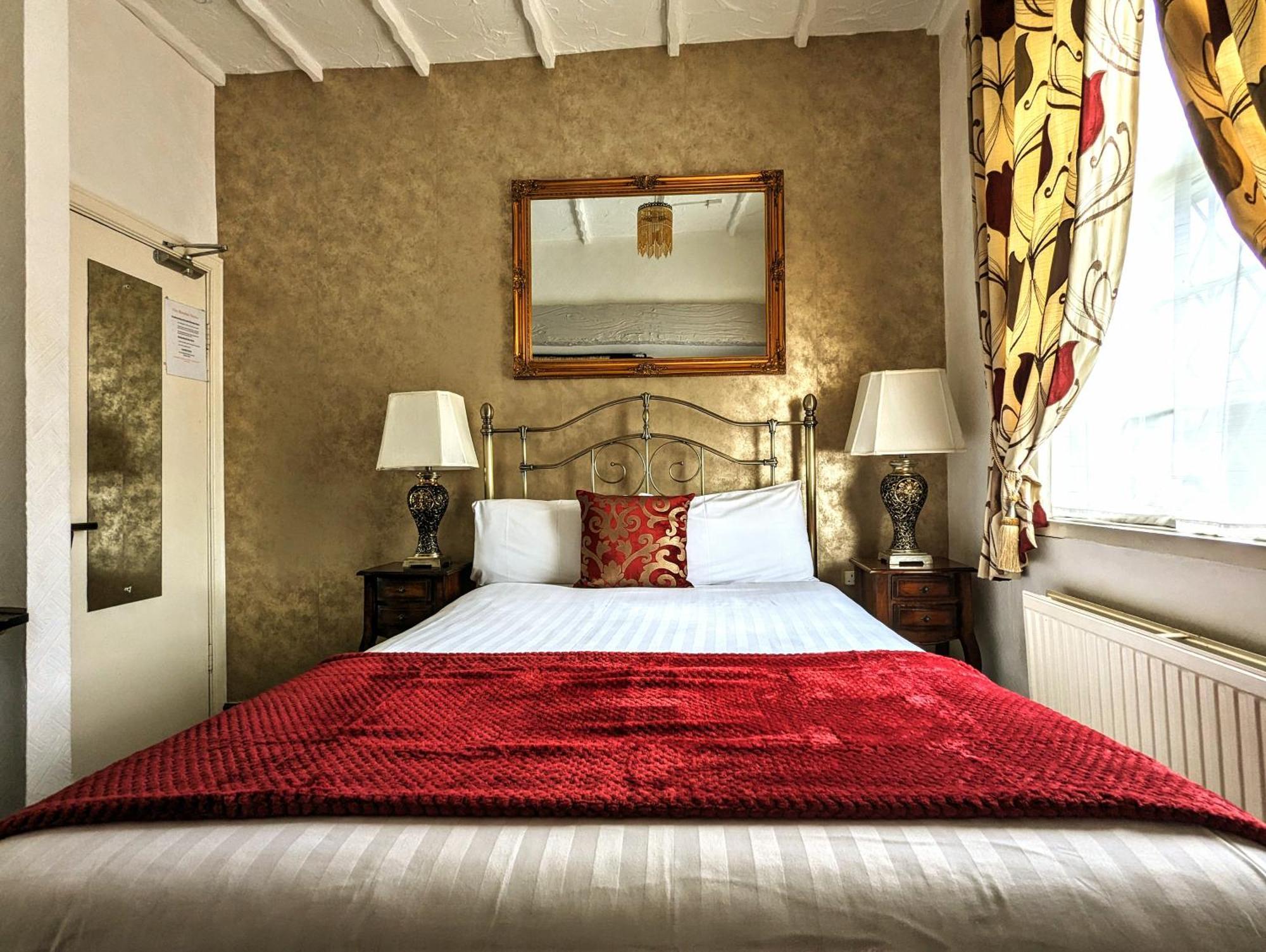 Brookside & Restaurant ,suitable For Solo Travelers, Couples, Families, Groups Education Trips & Contractors Welcome 3*