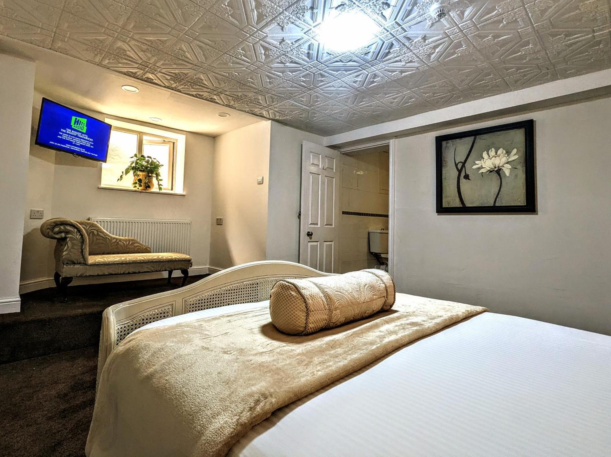 Brookside & Restaurant ,suitable For Solo Travelers, Couples, Families, Groups Education Trips & Contractors Welcome Hotel