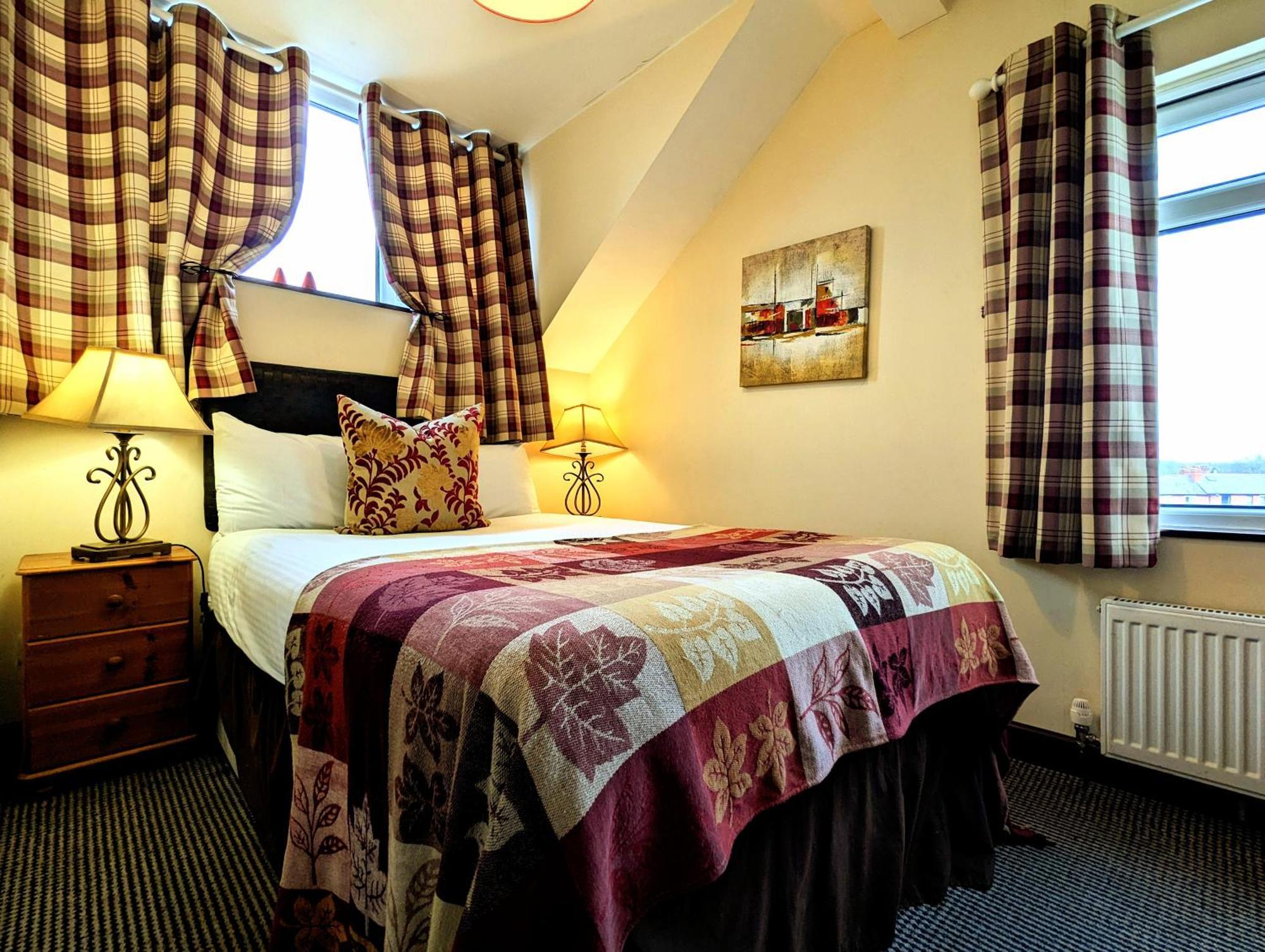 Brookside & Restaurant ,suitable For Solo Travelers, Couples, Families, Groups Education Trips & Contractors Welcome Chester