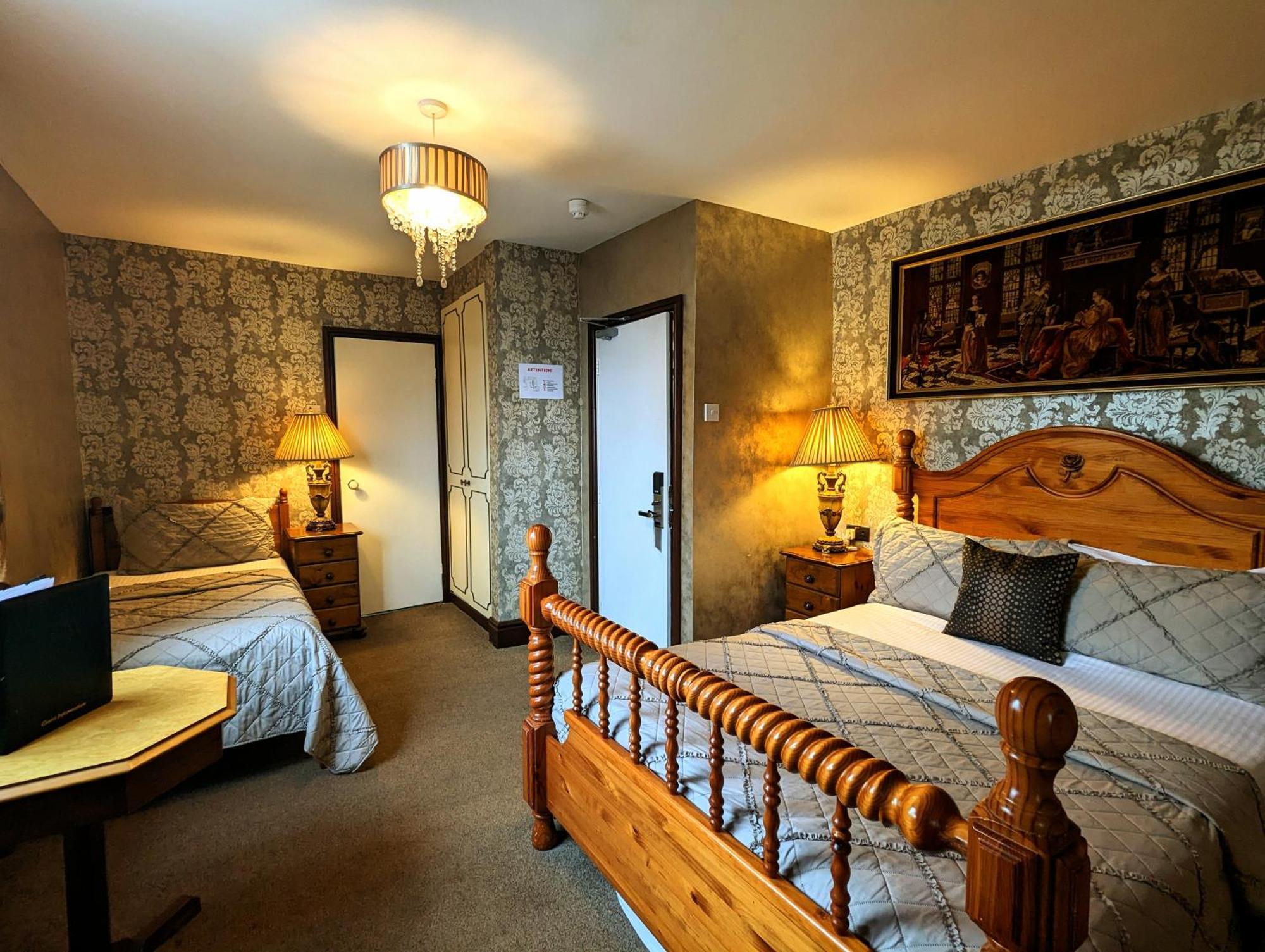 Brookside & Restaurant Hotel 3*